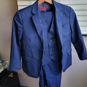 Boys suit size 7 regular